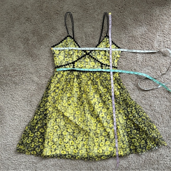Romeo & Juliet Couture Yellow Floral Lace Overlay Fit & Flare Mini Dress NWT M - Picture 9 of 9